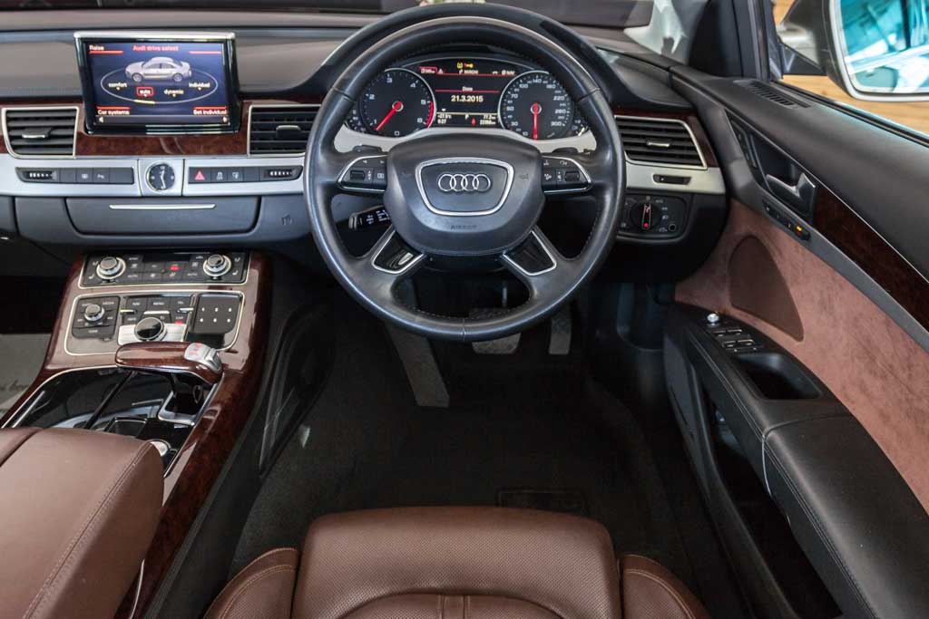 Audi A8 L steering wheel