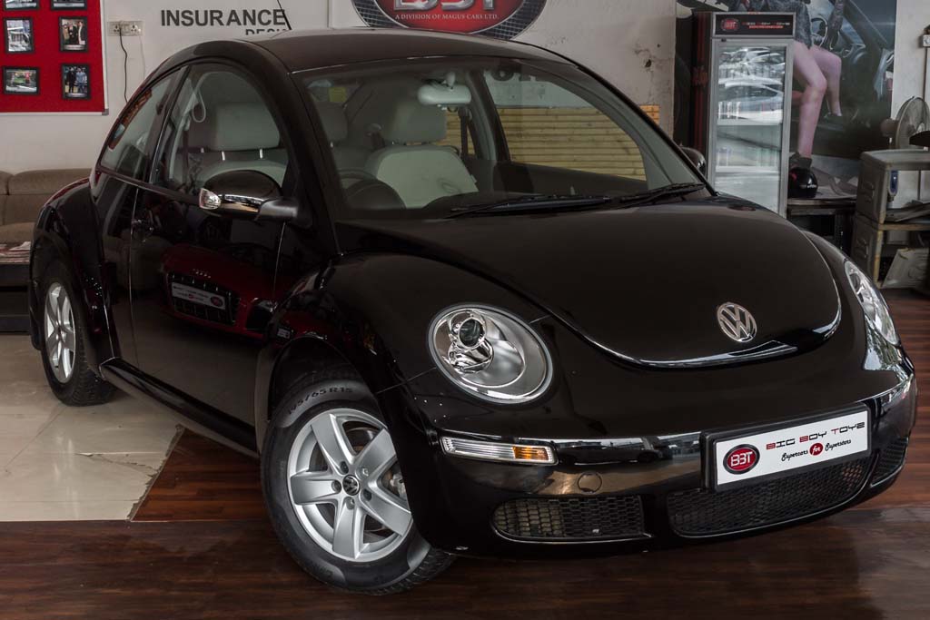 Volkswagen Beetle front right side view