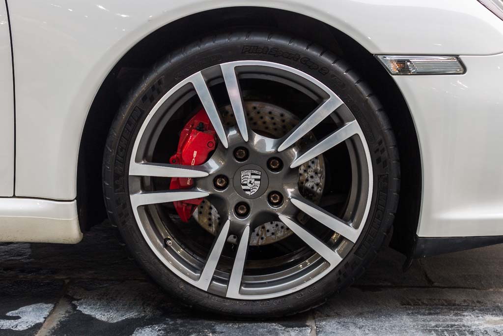 Porsche 911 Carrera S wheel