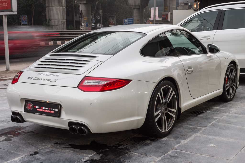 Porsche 911 Carrera S rear right view