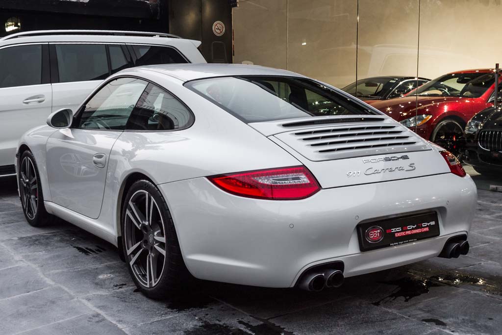 Porsche 911 Carrera S rear left view