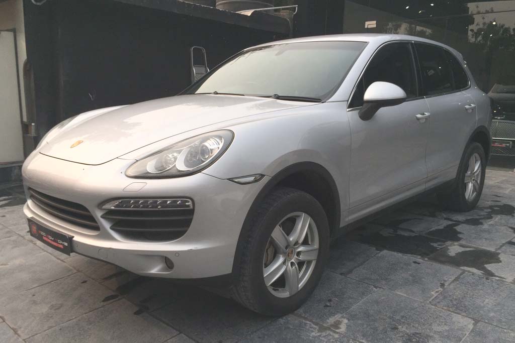 Porsche Cayenne S front left view
