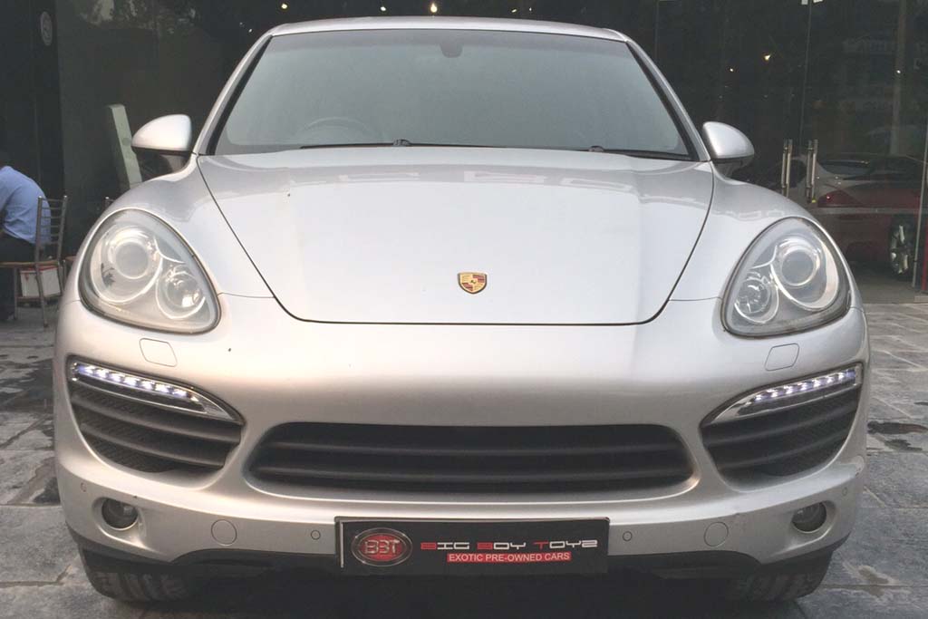 Porsche Cayenne S front view