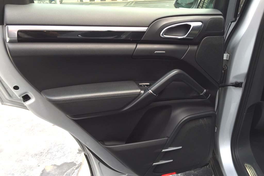 Porsche Cayenne S door view