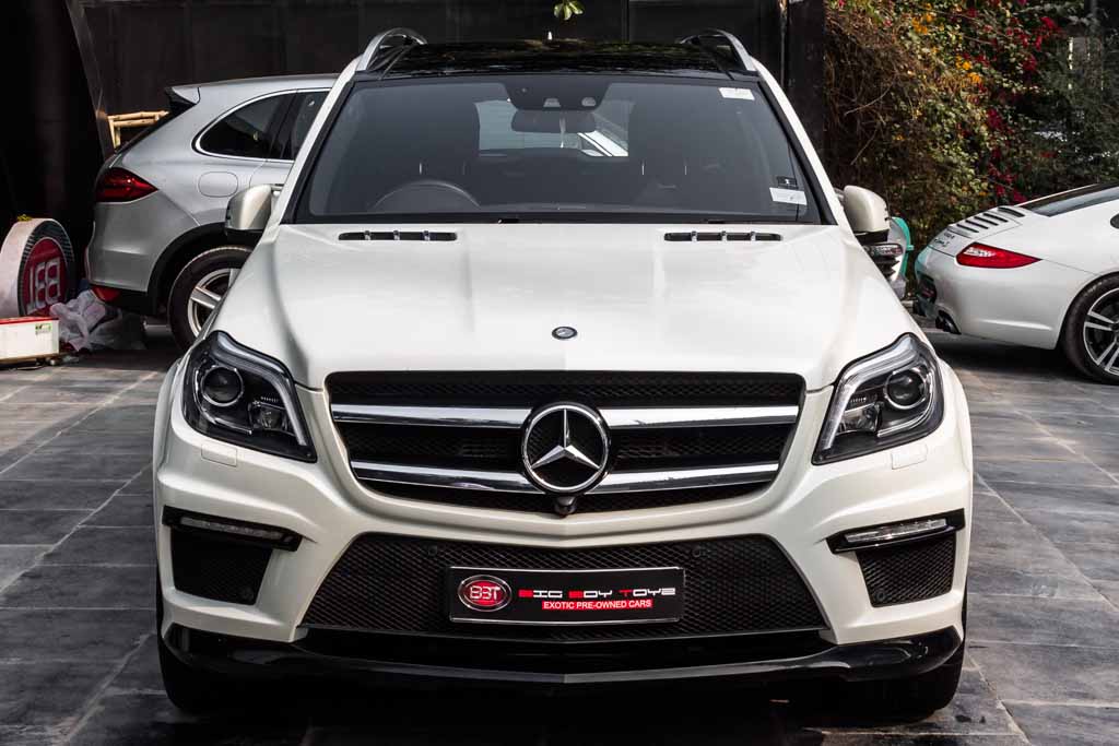 Mercedes-Benz GL 63 AMG front view