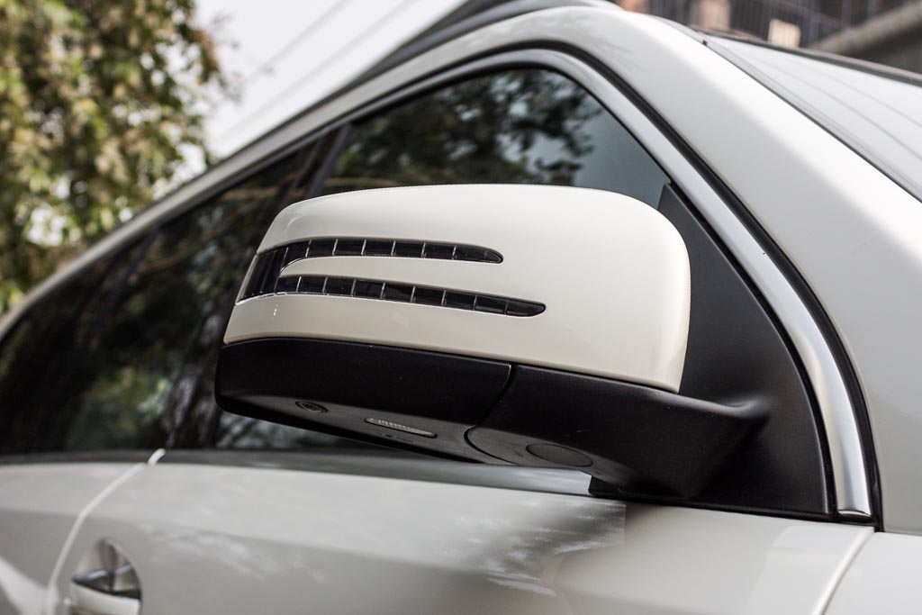 Mercedes-Benz GL 63 AMG rear view mirror