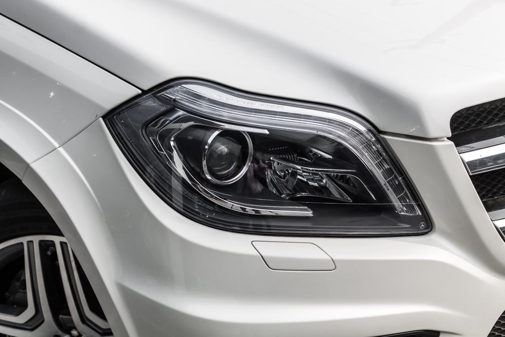 Mercedes-Benz GL 63 AMG head light