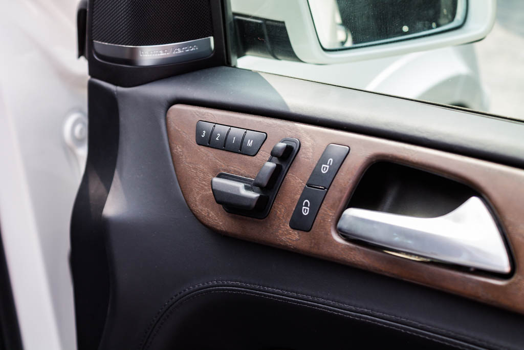 Mercedes-Benz GL 63 AMG door controls