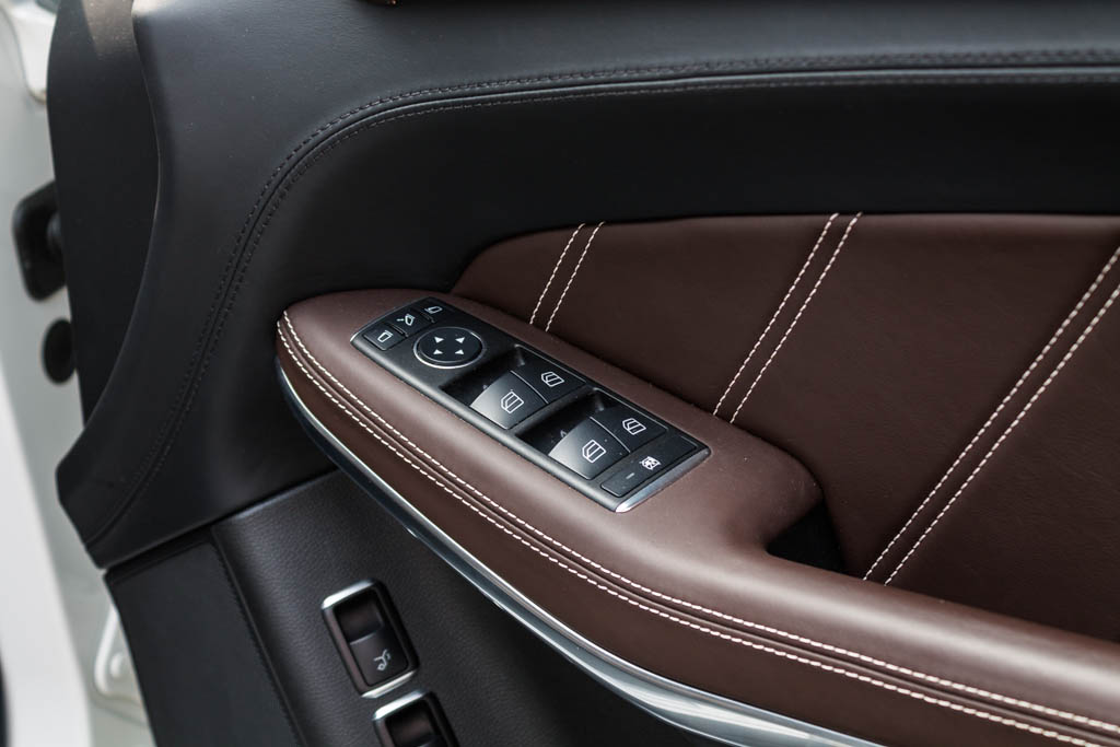 Mercedes-Benz GL 63 AMG door controls