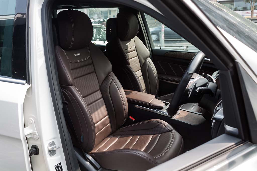 Mercedes-Benz GL 63 AMG front seat