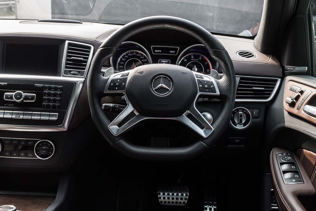 Mercedes-Benz GL 63 AMG steering wheel