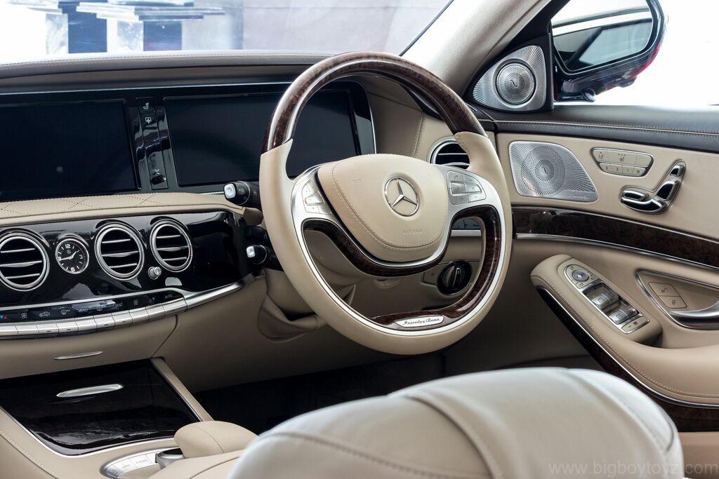Mercedes-Benz S505 steering wheel