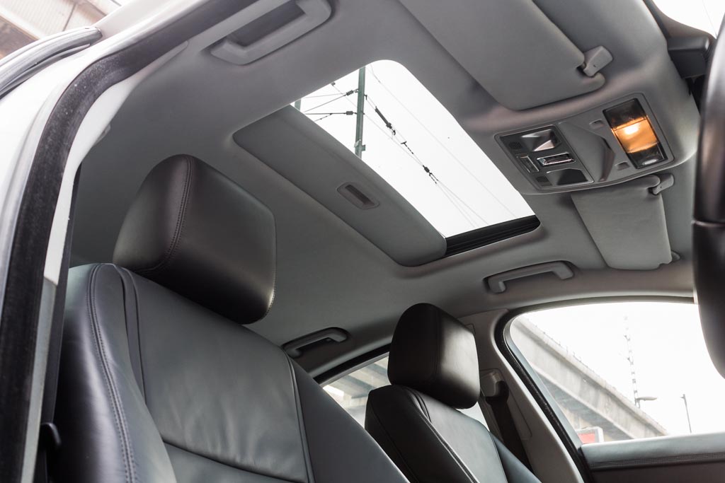 Jaguar XF sunroof
