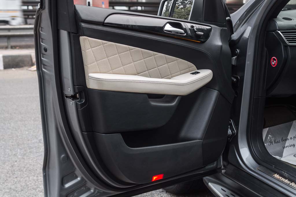 Mercedes-Benz ML350 CDI 4Matic door view