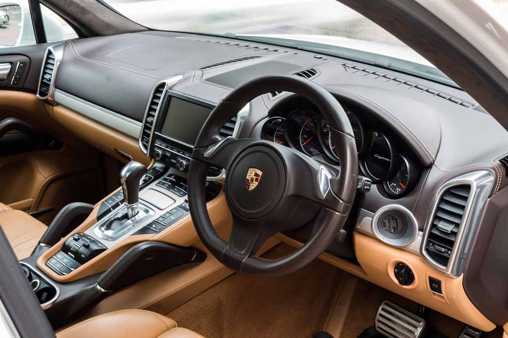 Porsche Cayenne Turbo dashboard