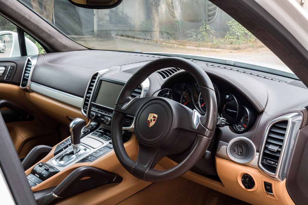 Porsche Cayenne Turbo dashboard 1
