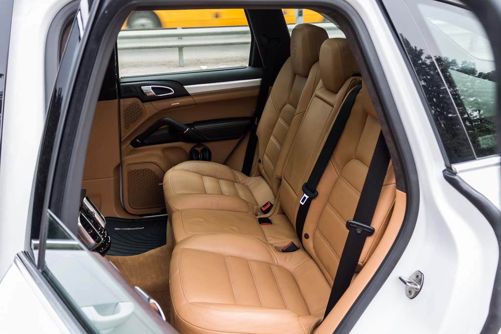 Porsche Cayenne Turbo door view of rear seats 3