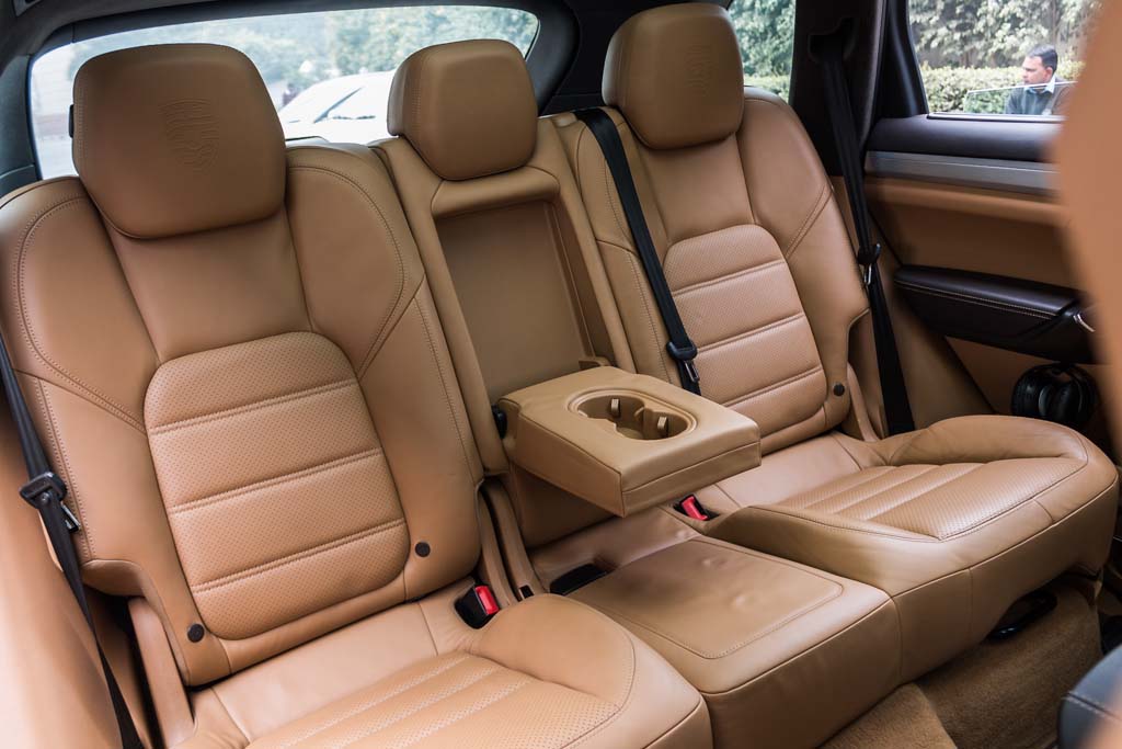Porsche Cayenne Turbo door view of rear seats 1