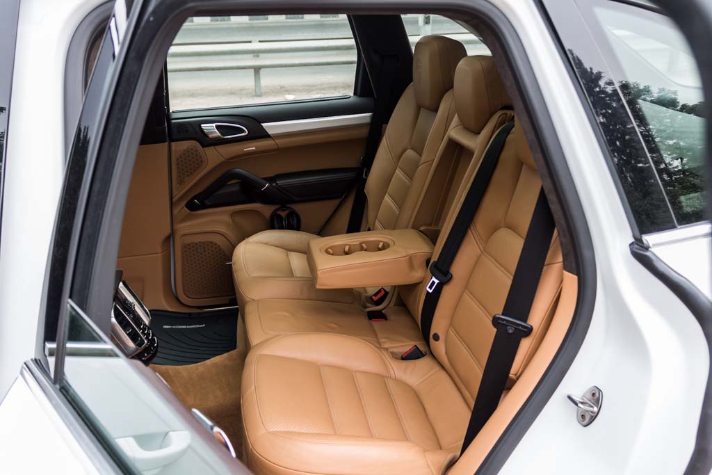 Porsche Cayenne Turbo door view of rear seats 2