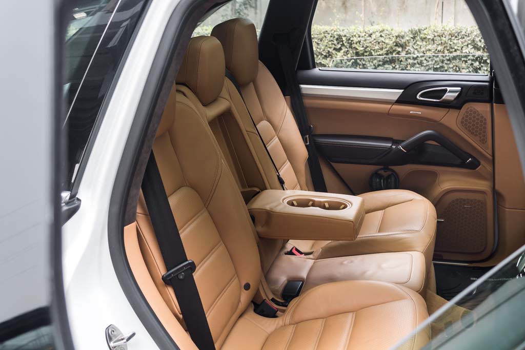 Porsche Cayenne Turbo door view of rear seats