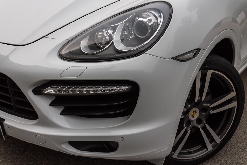 Porsche Cayenne Turbo headlight 1