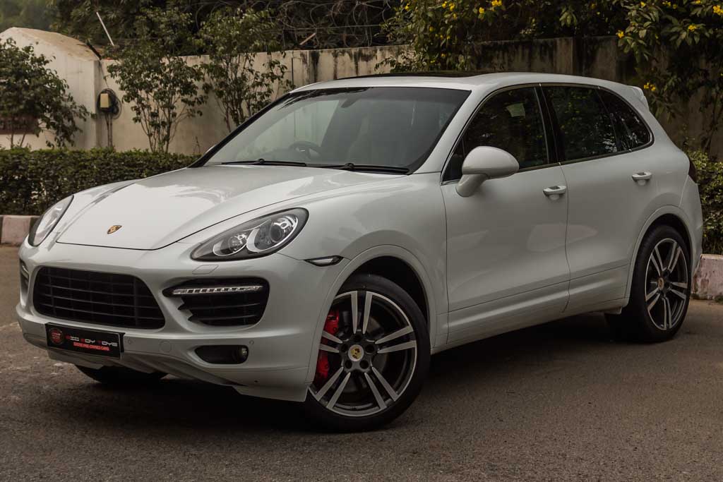 Porsche Cayenne Turbo front left view