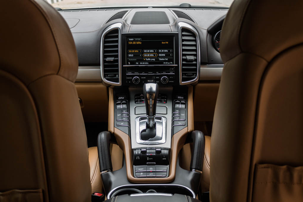 Porsche Cayenne Turbo navigation and infotainment system