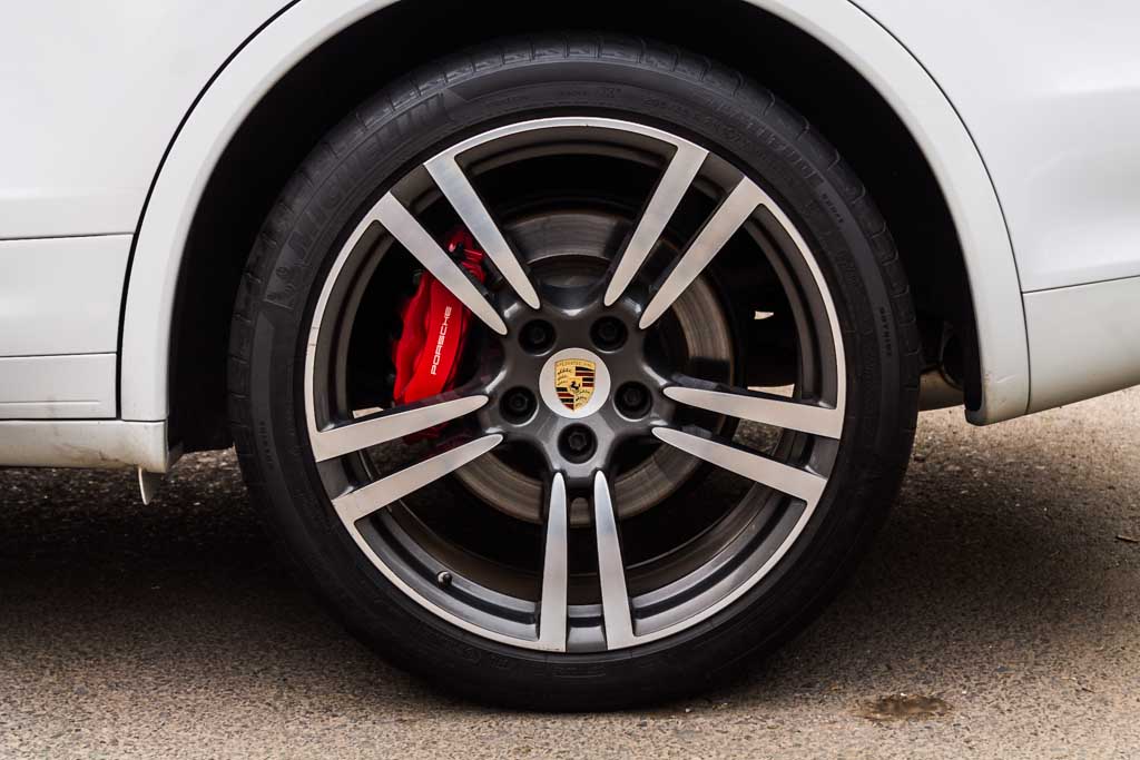 Porsche Cayenne Turbo wheel