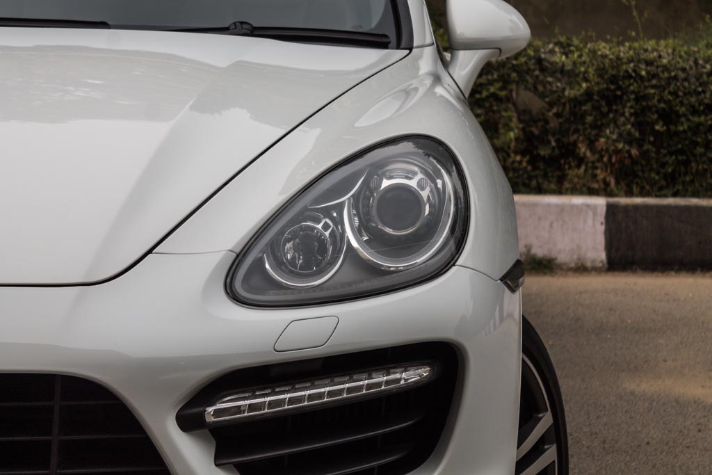 Porsche Cayenne Turbo headlight