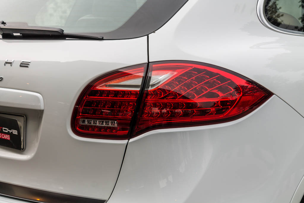 Porsche Cayenne Turbo taillight 1