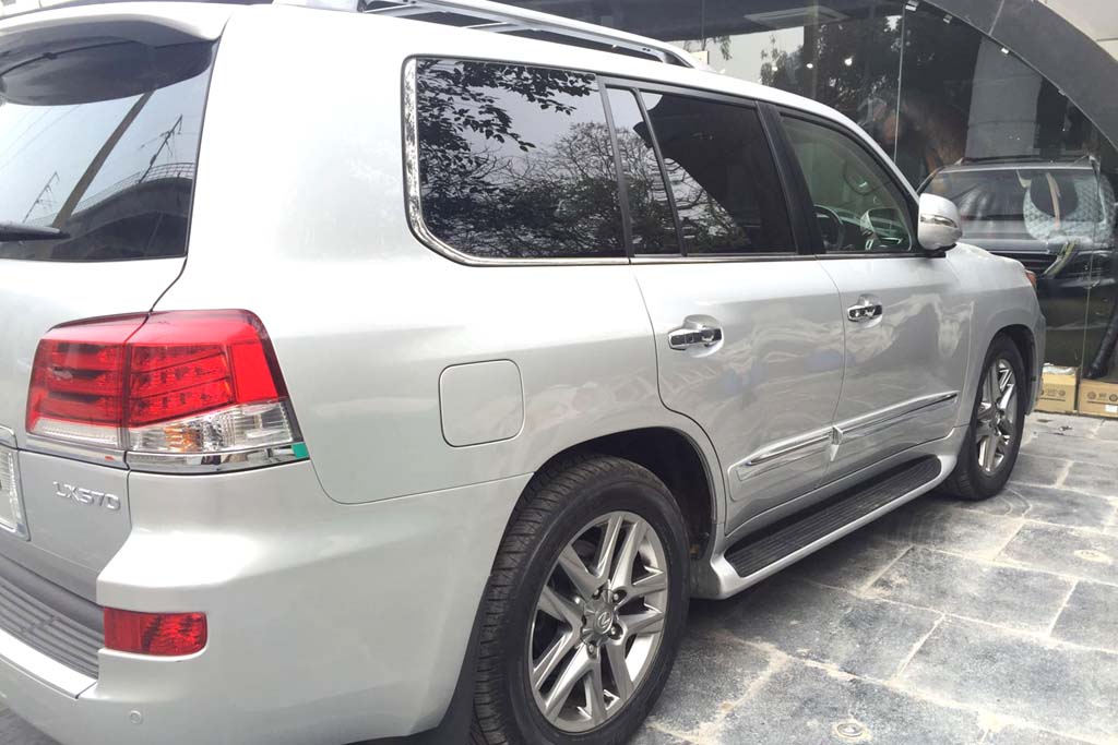 Lexus LX 570 rear right view