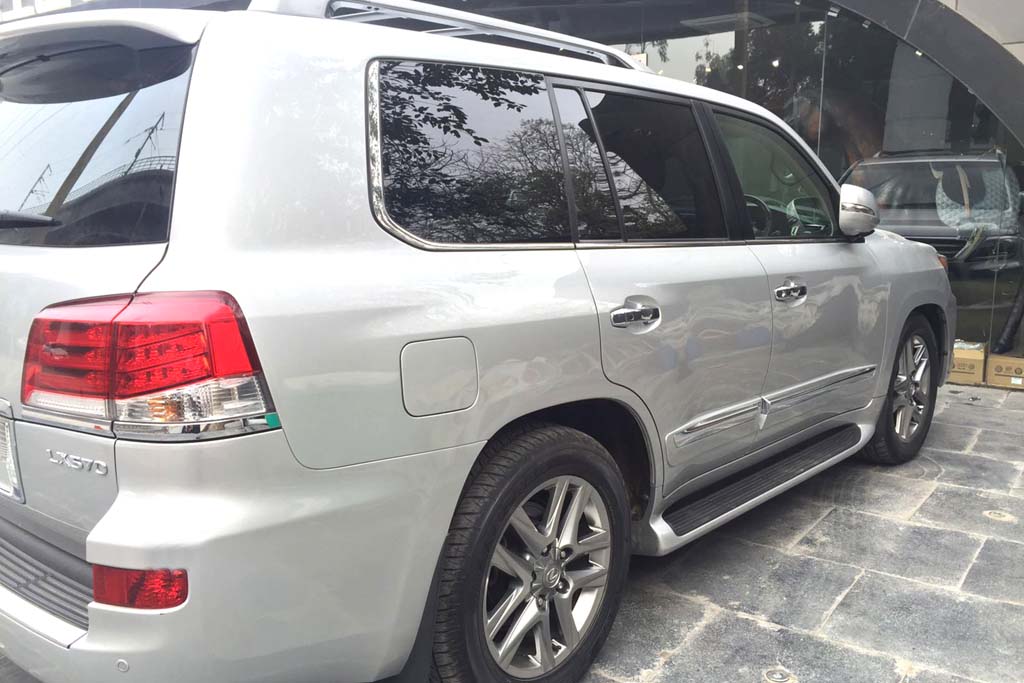 Lexus LX 570 rear right view 1