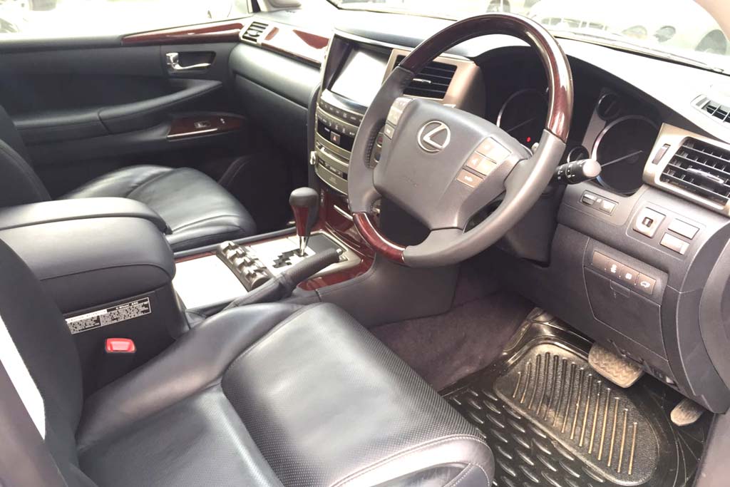 Lexus LX 570 door view of dashboard