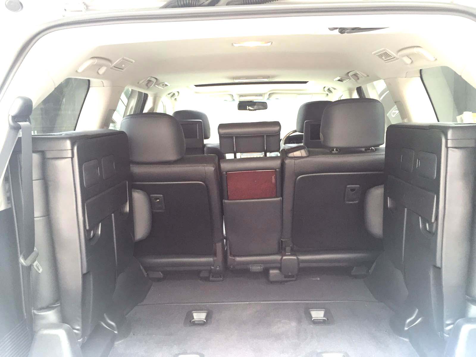 Lexus LX 570 trunk