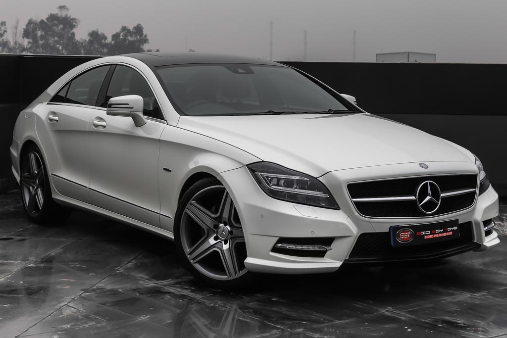 Mercedes-Benz CLS 350 front right view