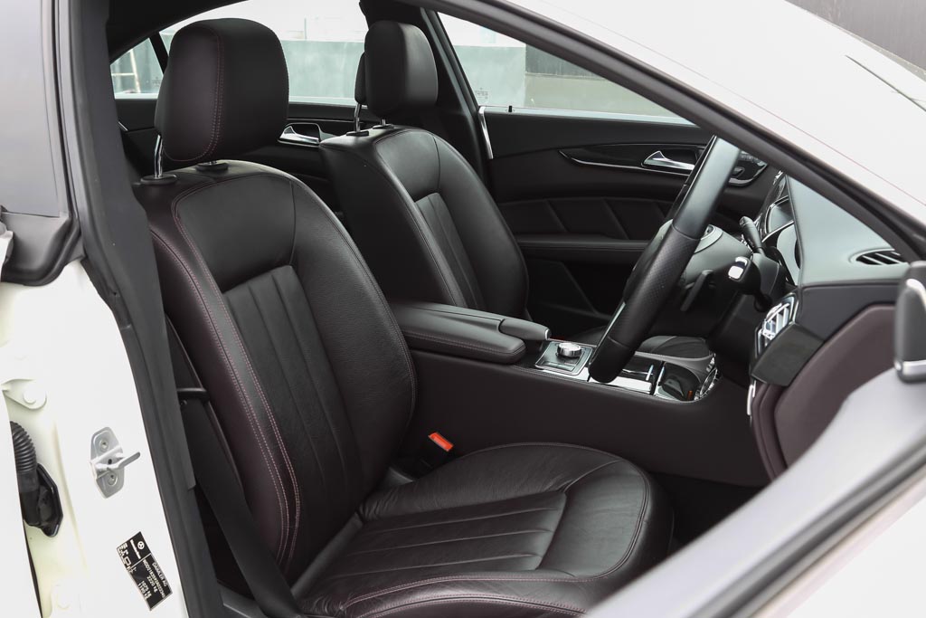 Mercedes-Benz CLS 350 door view of front seats