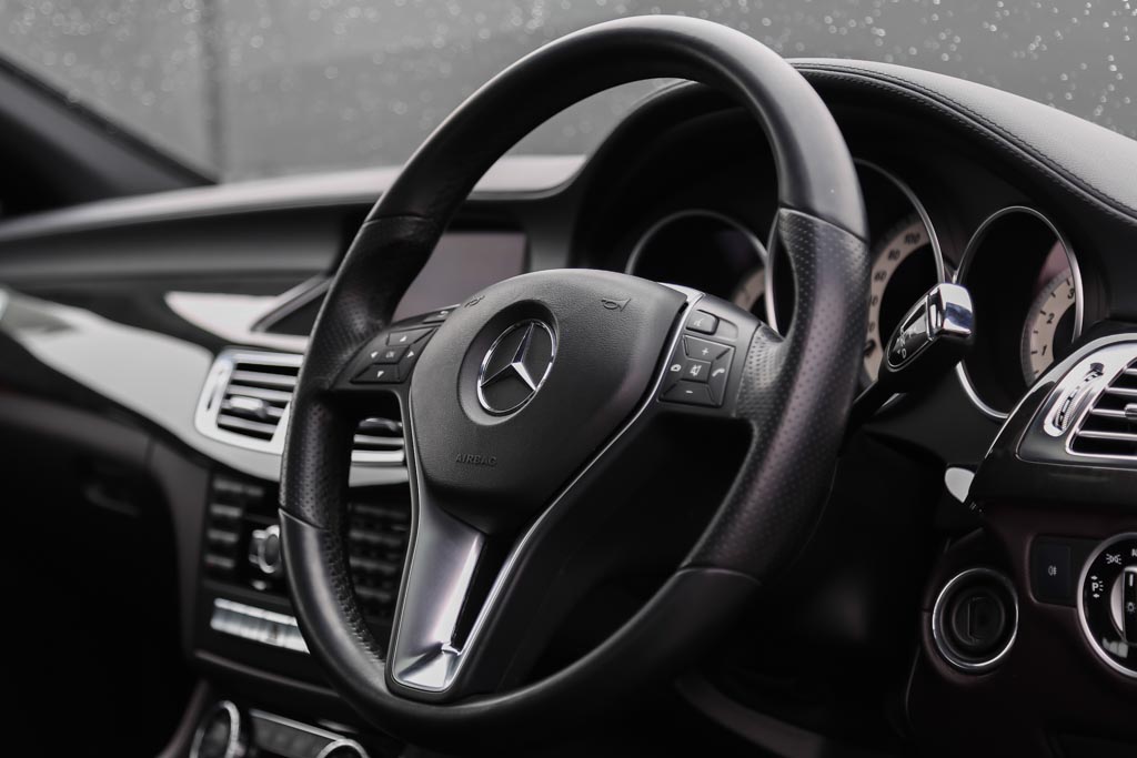 Mercedes-Benz CLS 350 steering wheel 1