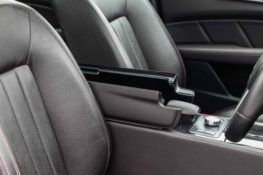 Mercedes-Benz CLS 350 arm rest