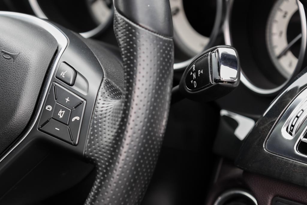 Mercedes-Benz CLS 350 steering wheel