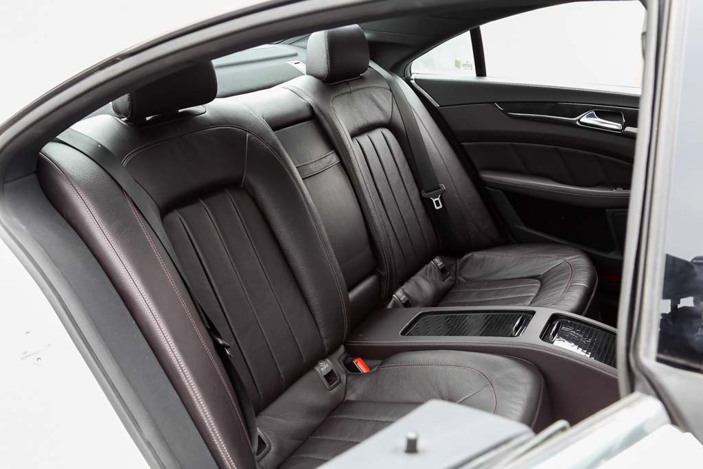 Mercedes-Benz CLS 350 door view of rear seats 1