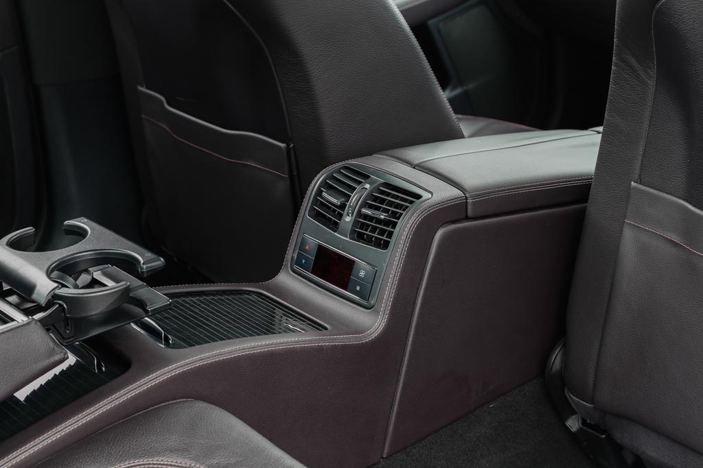 Mercedes-Benz CLS 350 rear air vents