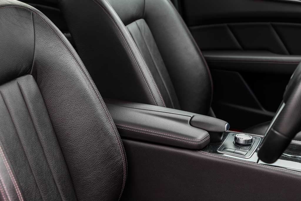 Mercedes-Benz CLS 350 arm rest 1