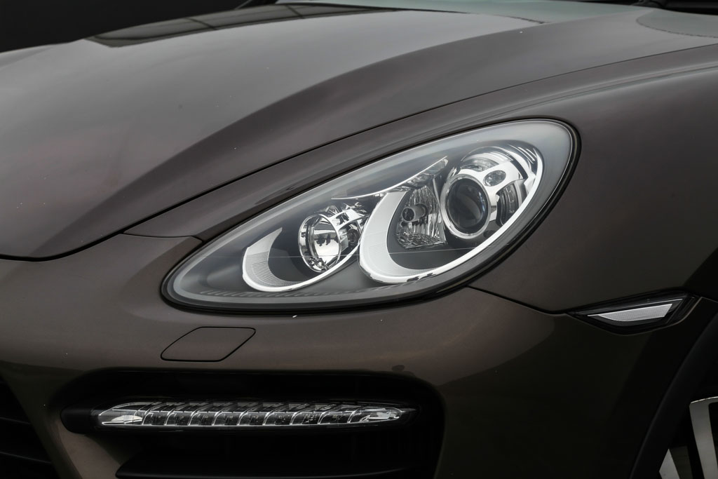Porsche Cayenne Turbo headlight