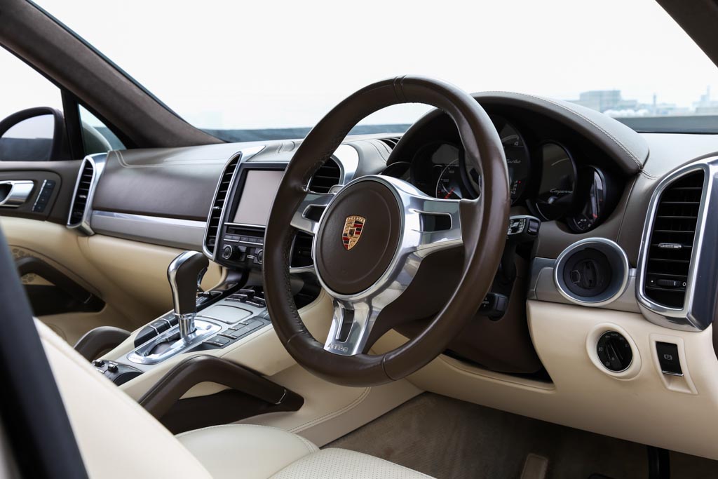 Porsche Cayenne Turbo dashboard
