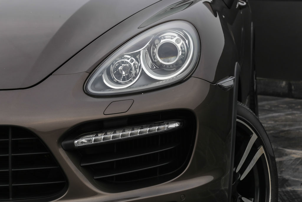 Porsche Cayenne Turbo headlight 1