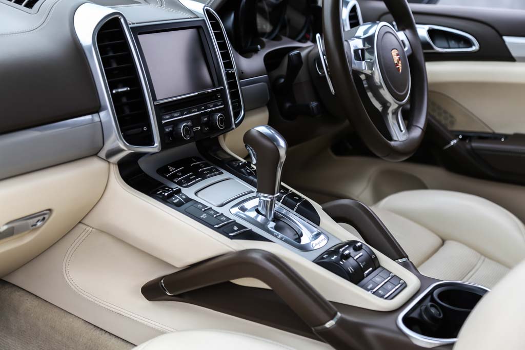 Porsche Cayenne Turbo navigation and infotainment system