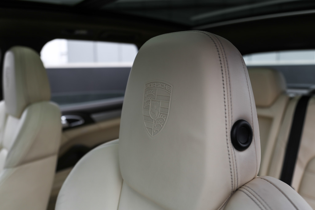 Porsche Cayenne Turbo head rest