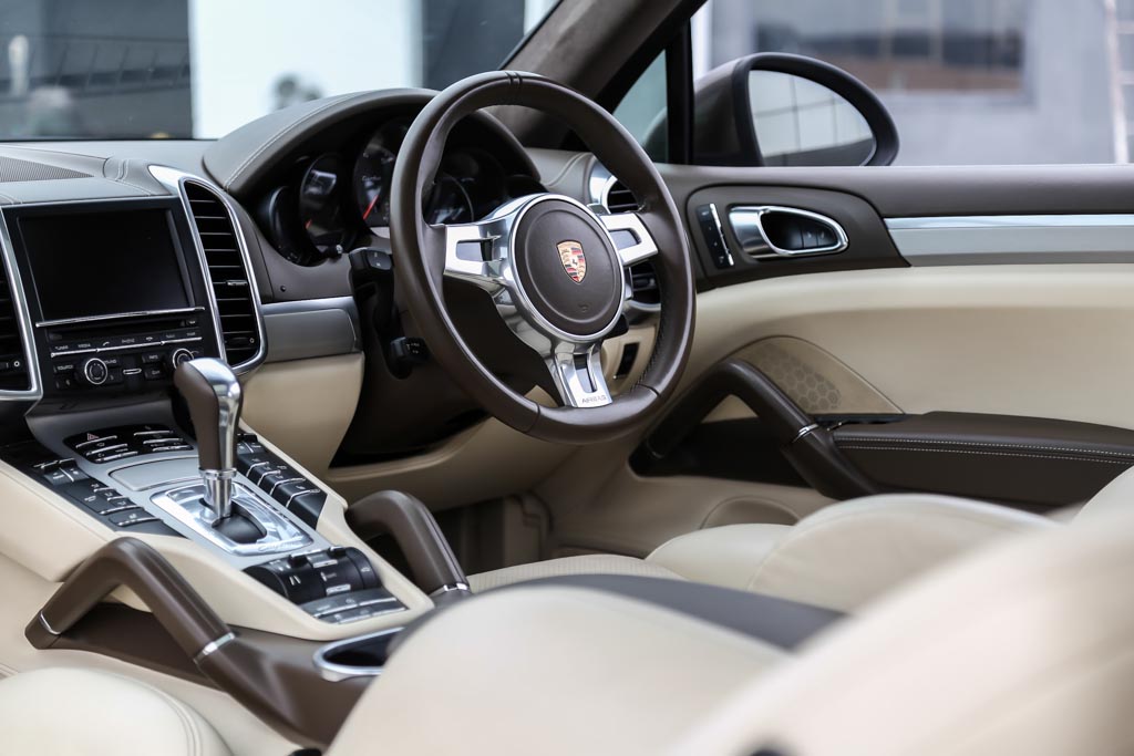 Porsche Cayenne Turbo interior