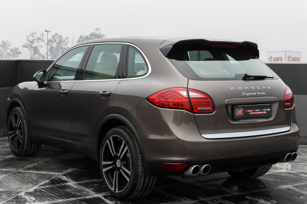 Porsche Cayenne Turbo rear left view