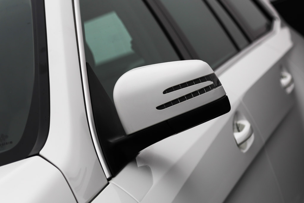 Mercedes-Benz GL350 CDI side mirror